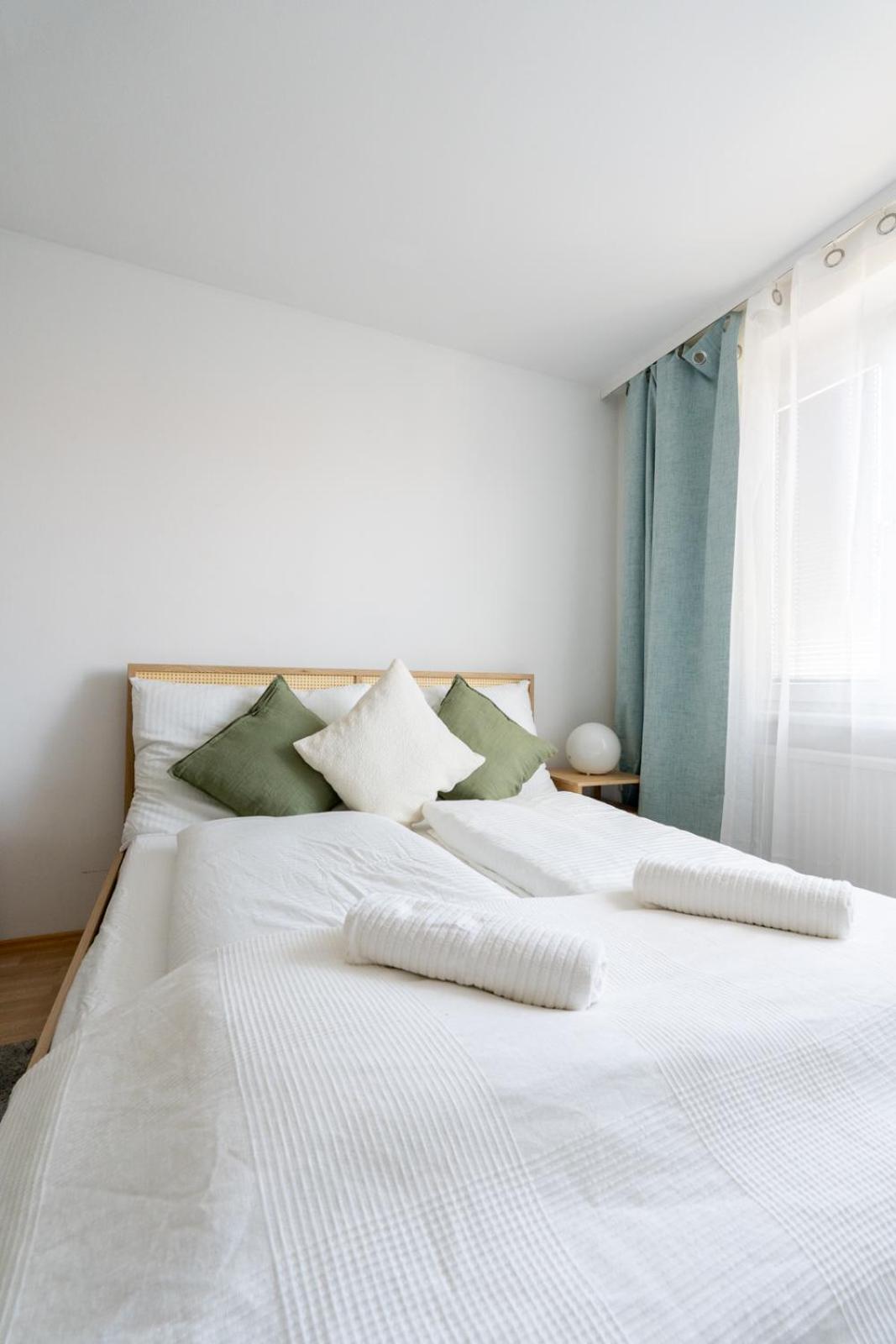 Two Bedrooms - 85 Squaremeters - 4 Min To U6 Dresdner Str Vienna Esterno foto