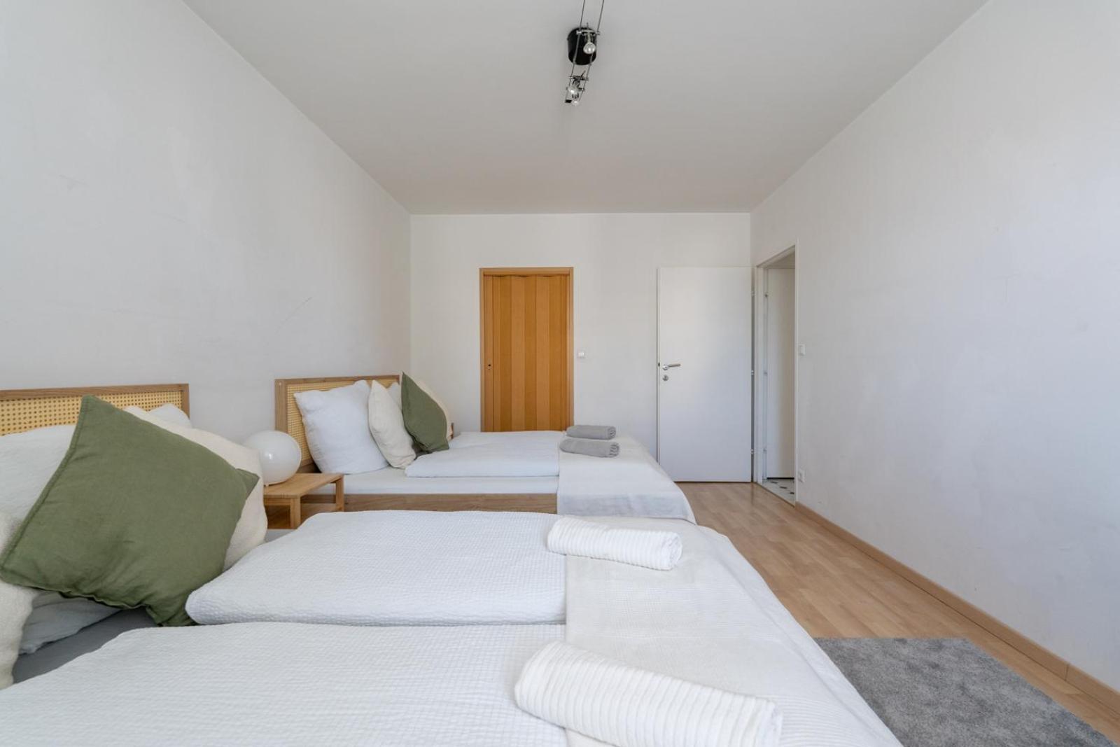 Two Bedrooms - 85 Squaremeters - 4 Min To U6 Dresdner Str Vienna Esterno foto